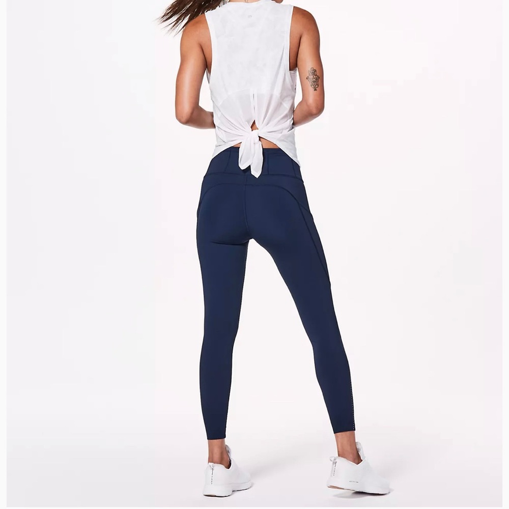 Fast and free lululemon leggings. Size 4. Navy blue with pockets 25 inch.